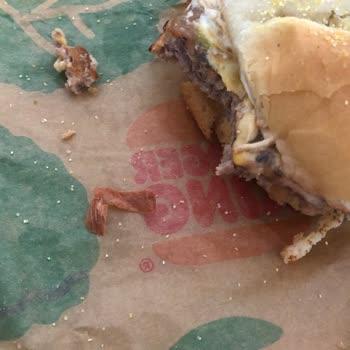 Burgerde Yabancı Madde Bulundu, Sağlık Endişesi Ve İade Talebi