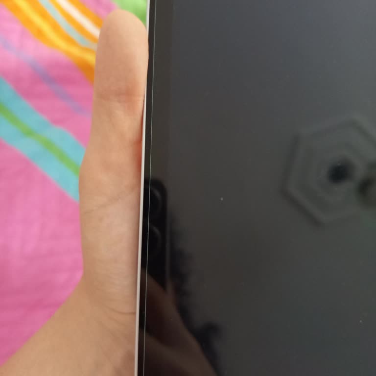 Samsung Tablet Ekranındaki Sabit Beyaz Noktalar Nedeniyle Değişim Talebi