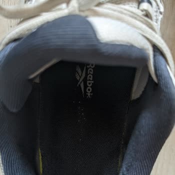 Reebok Spor Ayakkabısının İç Astarı Yırtıldı, Değişim Ve İade Talebi