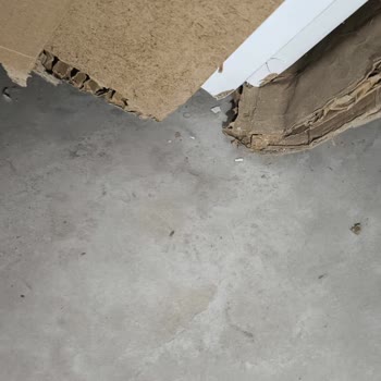 Hasarlı Yatak Odası Dolabı Teslimatı Ve Kontrol Eksikliği