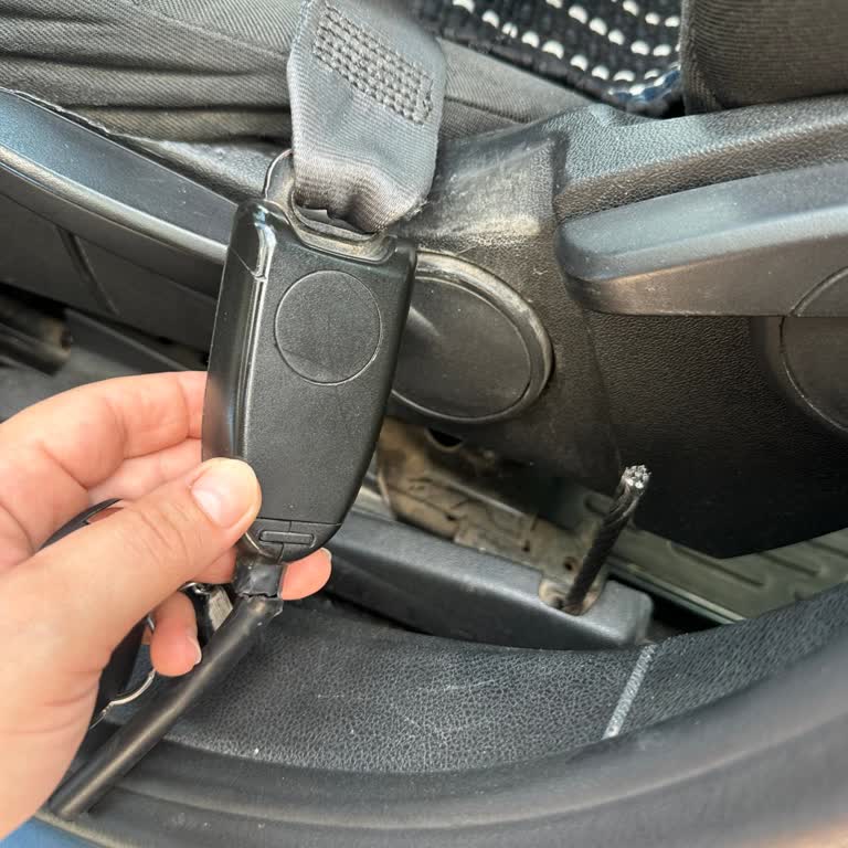 Opel Astra’da Emniyet Kemerinin Tokası Aniden Koptu