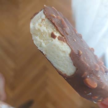 Magnum Dondurmasının Çikolata Kaplaması Ve İç Yapısındaki Bozukluklar