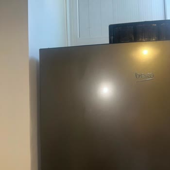Beko Buzdolabında Kapak Lekeleri Kullanıcı Hatası Olarak Sunuldu, Servis Raporu Yok