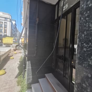 İnternet Ve TV Hizmeti Yıkım Nedeniyle Kesildi, Ekip Gelmedi