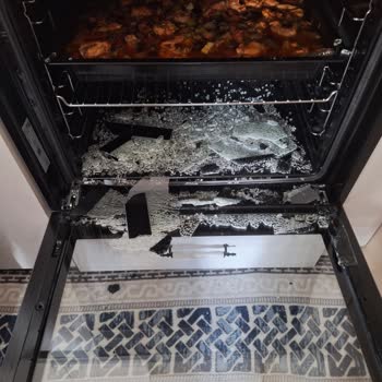 Beko Ankastre Fırının Camı Patladı, Pişirme Süresi Uzadı Ve Değişim Bekliyor