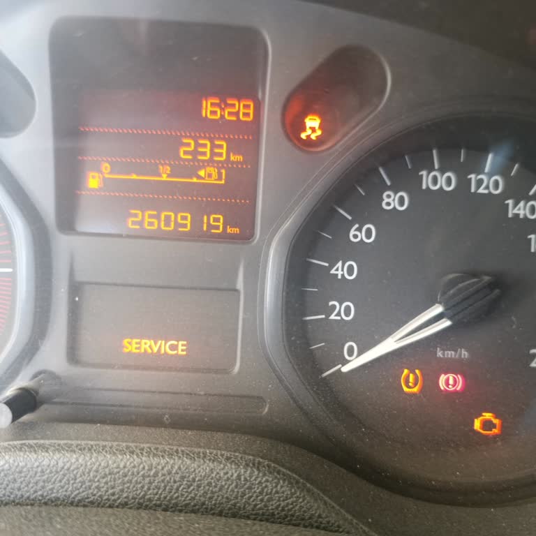 Satın Alınan Araçta Eksik Klima Parçaları Ve Motor Sorunu, Satıcıdan Cevapsızlık