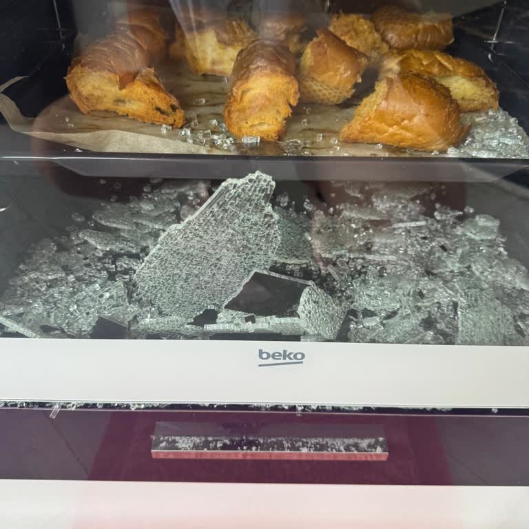 Beko Fırının Camı Normal Kullanımda Patladı, Güvenlik Riski Ve Garanti Dışı Ücret