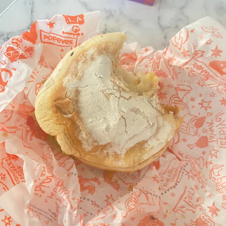 Hamburger Siparişimde Çiğ Ekmek Gönderildi, Müşteri Hizmetinden Cevap Gelmedi