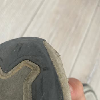 Kısa Sürede Yırtılan Reebok Ayakkabım İçin Değişim Talebi