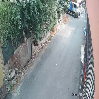 Yüreğir Belediyesi Çöp Kamyonunun Pis Suyu Sokaklarına Dökülmesi Halkı Nefret Ettiriyor