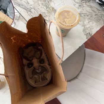 Starbucks Personelinin Dikkatsiz Paketi Nedeniyle İçeceğin Dökülmesi Ve Masrafların Karşılanması
