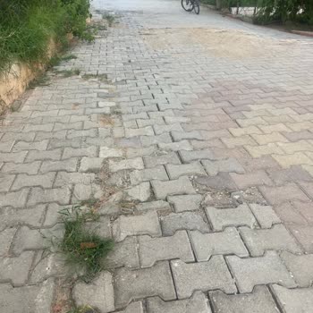 Doğalgaz Çalışması Sonrası Bozulan Zemin Çocuklar İçin Güvenlik Tehlikesi