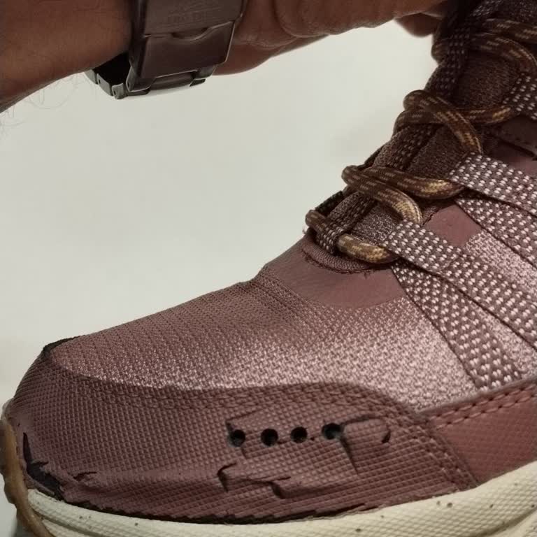 Olka Spor Malzemeleri'nden Skechers Ayakkabıda Malzeme Hatası Şikayeti
