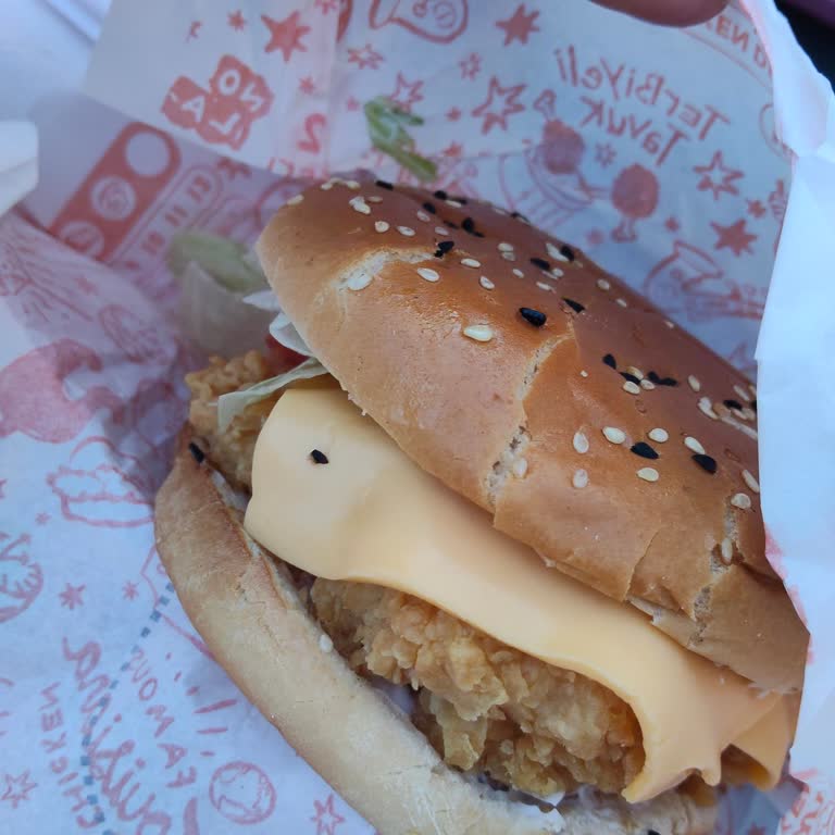 Çekmeköy Cumhuriyet Taşdelen Şubesinde Donmuş Peynirli Popchicken Menüsü İçin İade Talebi
