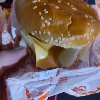 Çekmeköy Popeyes Şubesinde Donmuş Peynirli Sandviç Sorunu