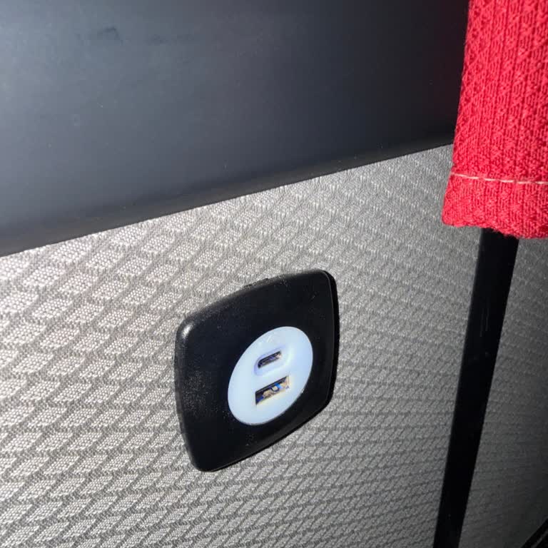 Best Van Tur Otobüsünde Sık Duraklama Ve Çalışmayan USB Şarjları Memnuniyeti Bozuyor