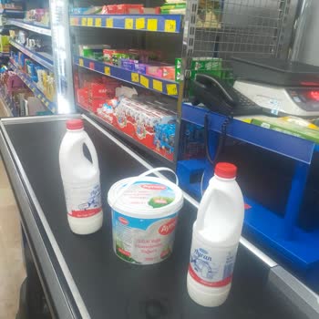 BİM Şubesinde Bozuk Yoğurt Ve Ayran, Çalışanın Saygısız Tutumu Ve İade Talebi