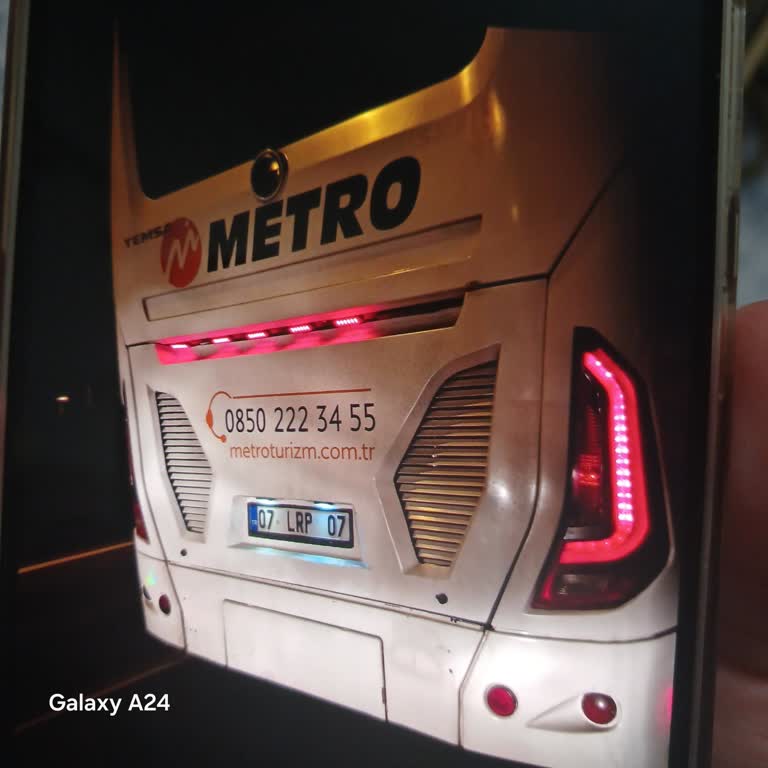 Metro Turizm Şoförü Bilet İptali Tehdidi Ve Misafirleri Otogar Dışına Çıkarmaya Çalıştı