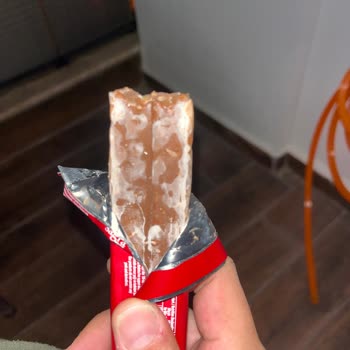 Beyaz Lekelerle Karşılaşılan Tadelle King Size Çikolatalarında Tazelik Endişesi