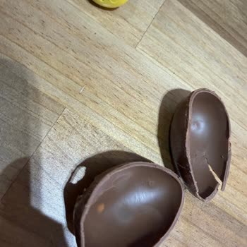 Geçmemiş Tarihli Sürpriz Yumurtada Çıkan Kurtçuk