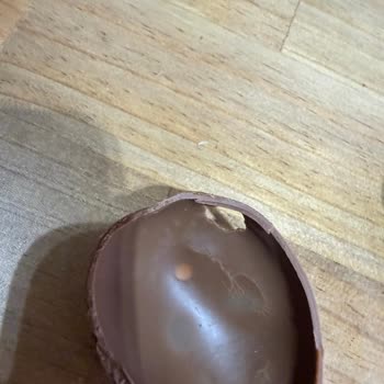 Geçmemiş Tarihli Sürpriz Yumurtada Çıkan Kurtçuk