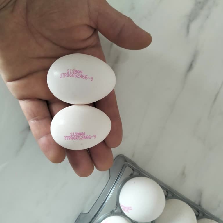 BİM'de M Boy Etiketli Yumurta Gerçek Boyutundan Küçük Çıktı