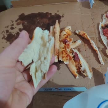 Yarı Pişmiş Pizza Kenarı Nedeniyle Hayal Kırıklığı