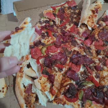 Yarı Pişmiş Pizza Kenarı Nedeniyle Hayal Kırıklığı