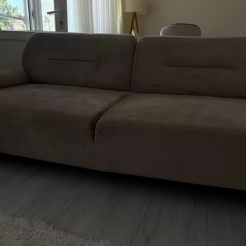 Kilim Mobilya’da Koltuğun Ayağı Kırıldı, Müşteri Hizmetlerinden Yanıt Gelmedi
