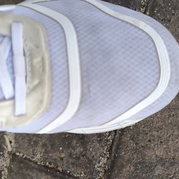 Az Kullanılan Adidas Spor Ayakkabısında Hızlı Yırtılma Ve Üretim Hatası