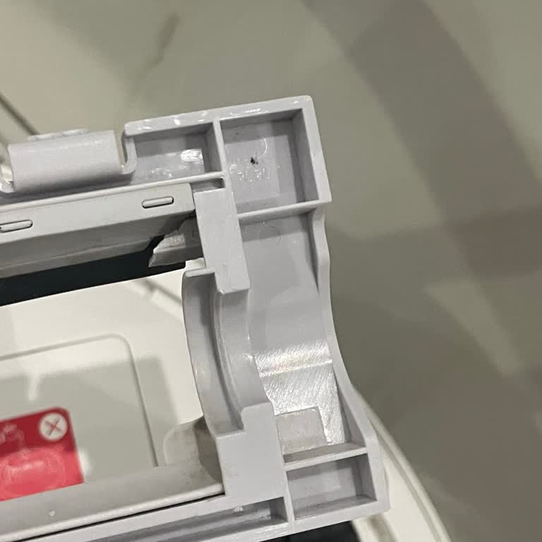 Roborock Robot Süpürge Halıda Kırılan Ana Fırça Kapağı Garantili Onarım Talebi
