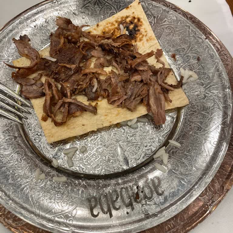 İstanbul Dudullu’da Aşırı Tuzlu Döner Ve İlgisiz Personel Nedeniyle Sağlık Riski