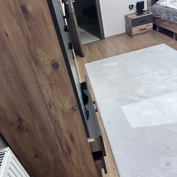 Dolap Kapakları Kapanmıyor Ve Çizik, Mağaza Geri Dönüş Yapmadı