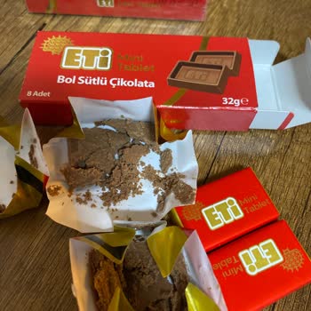 Kırık Ve Ufalanmış Çikolata Paketleri Güvenimizi Sarsıyor