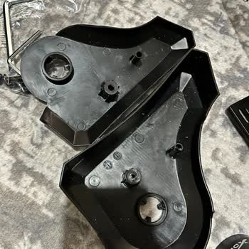 Silla xDrive Toryum con tela rota y plásticos dañados, solicito devolución