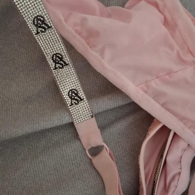 Victoria's Secret Sütyen Askılarındaki Keskin Koku Sorunu Ve Çözüm Talebi