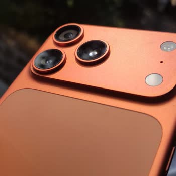 Gürgençler İPhone 17 Pro Max'te Ayıplı Renk Solması Ve Kaplama Dökülmesi