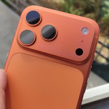 Gürgençler İPhone 17 Pro Max'te Ayıplı Renk Solması Ve Kaplama Dökülmesi