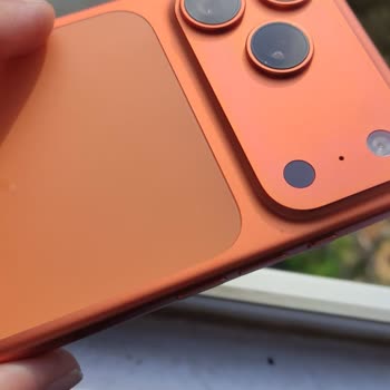 Gürgençler İPhone 17 Pro Max'te Ayıplı Renk Solması Ve Kaplama Dökülmesi