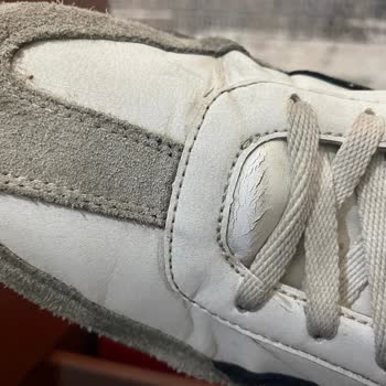 Reebok Ayakkabısındaki Deri Çatlamaları Ayıplı Ürün Olarak Değerlendirilmesi Gerekiyor