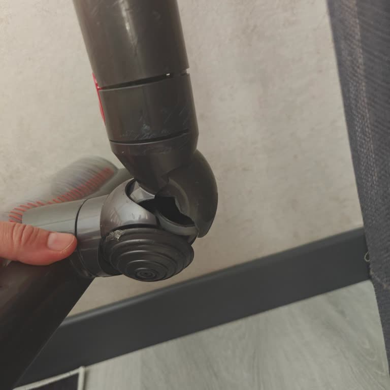 Dyson V10 Kablosuz Süpürge Parçası Tekrar Kırıldı, Ücretli Değişim Talebi