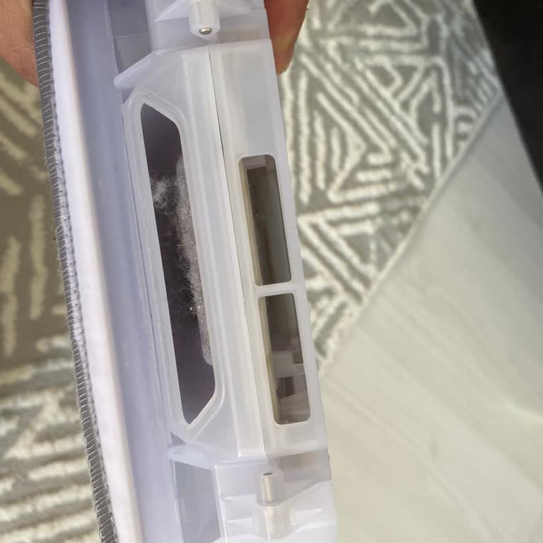 Eksik Şeffaf Kapak Nedeniyle Çalışmayan Roborock Q8+ Süpürge