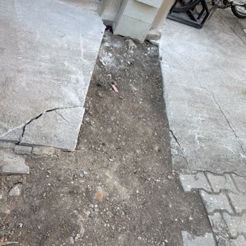 Enerya Kazı Sonrası Kaldırım Ve Bordür Onarımını Tamamlamıyor