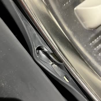 Haier Çamaşır Makinesinde Kapak Plastik Yırtığı Ve Servis İhmali
