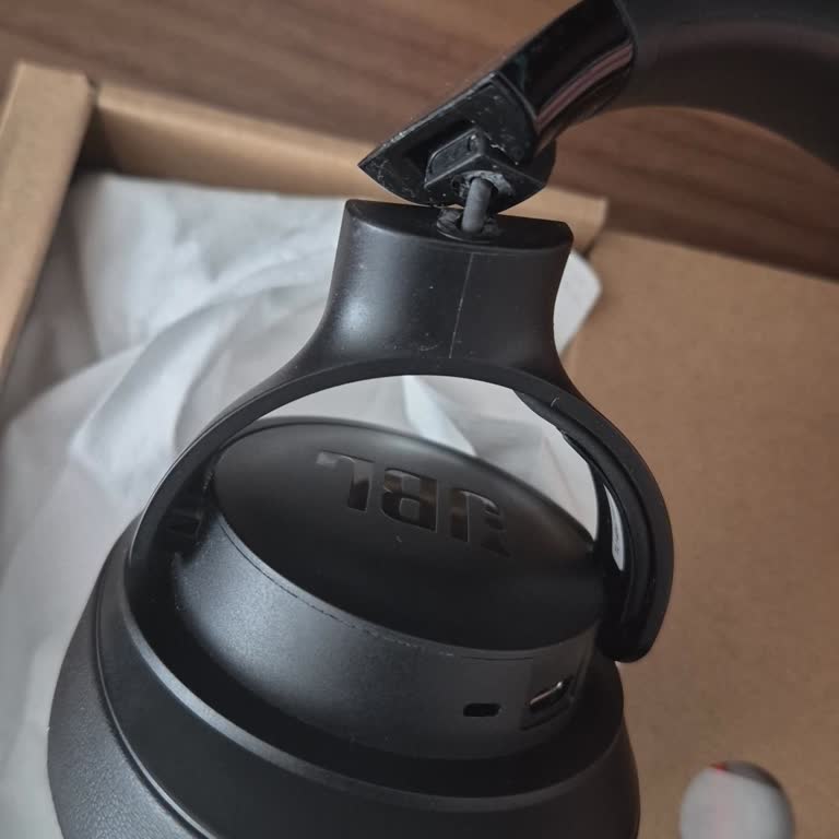 JBL 720BT Kulaklık Kırık Menteşesinde Tamir Edilmeden 65% Hediye Çeki Teklifi