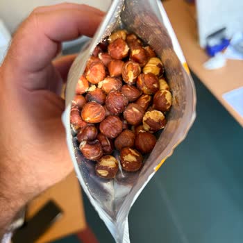 Carrefour Çiğ Fındık İçinde Larva Görüntüsü Ve Sağlık Endişesi