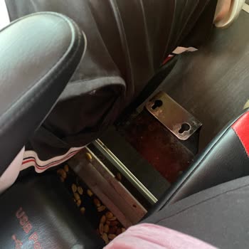 Kamil Koç Turizm’de Kirli Ve Arızalı Otobüs, Kırık Koltuk Ve Uzun Gecikme