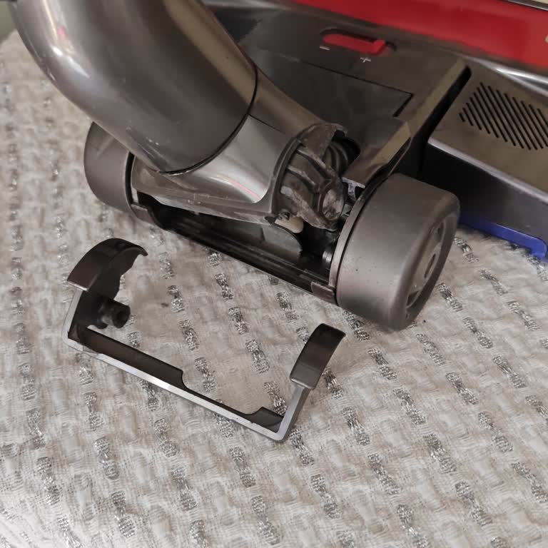 Dyson Pneumatic Başlığının Üçüncü Kırılması Ve Garanti Dışı Ücretli Değişim Teklifi