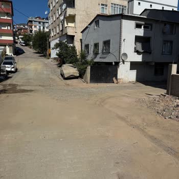 Kanalizasyon Çalışması Sonrası Saraybahçe Sokakta Asfalt Eksikliği Ve Güvenlik Tehdidi