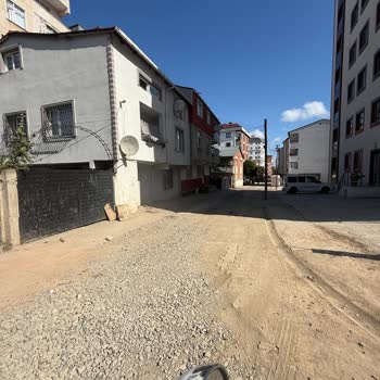 Kanalizasyon Çalışması Sonrası Saraybahçe Sokakta Asfalt Eksikliği Ve Güvenlik Tehdidi